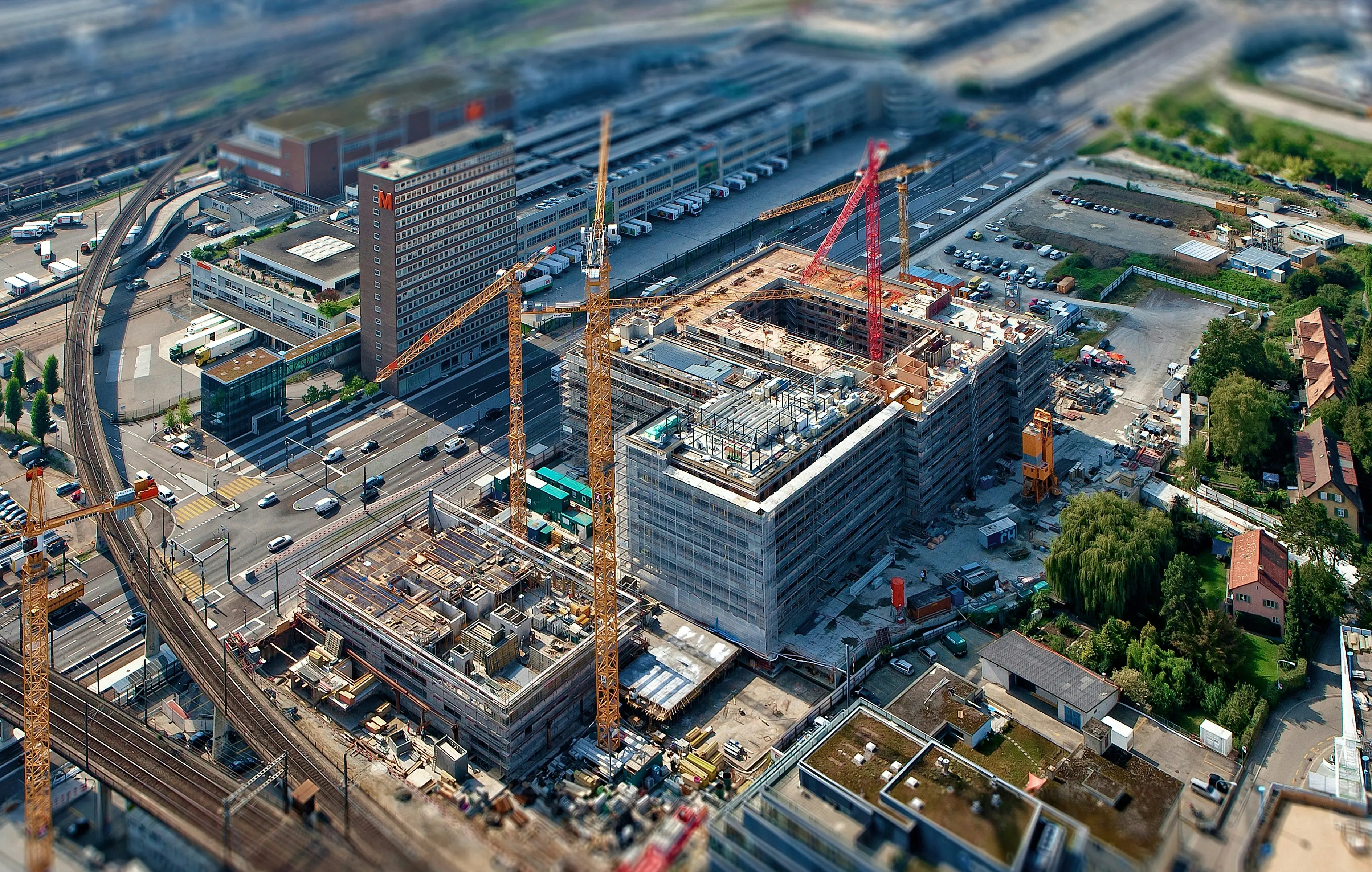 Commercial construction site with coordination and planning